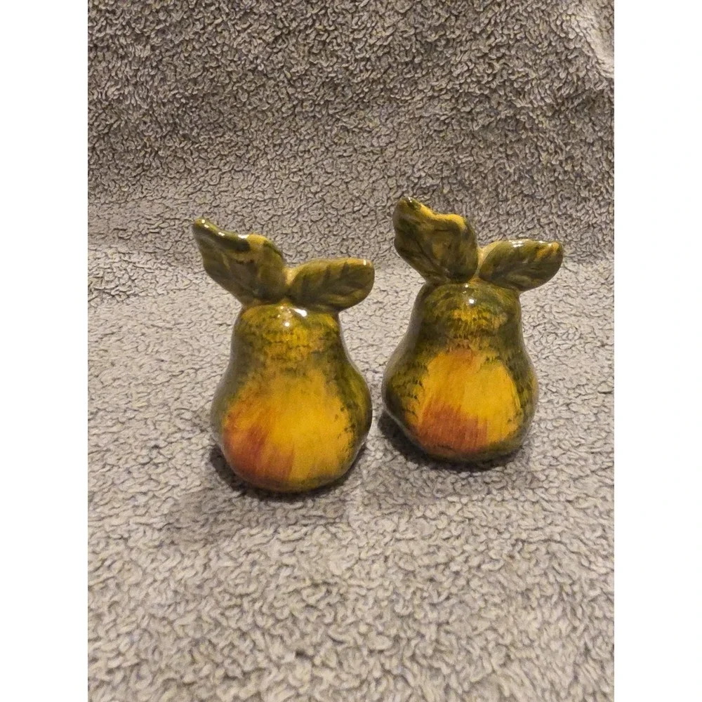 Vintage Green Pear Salt And Pepper Shakers Ceramic‎ Made In China